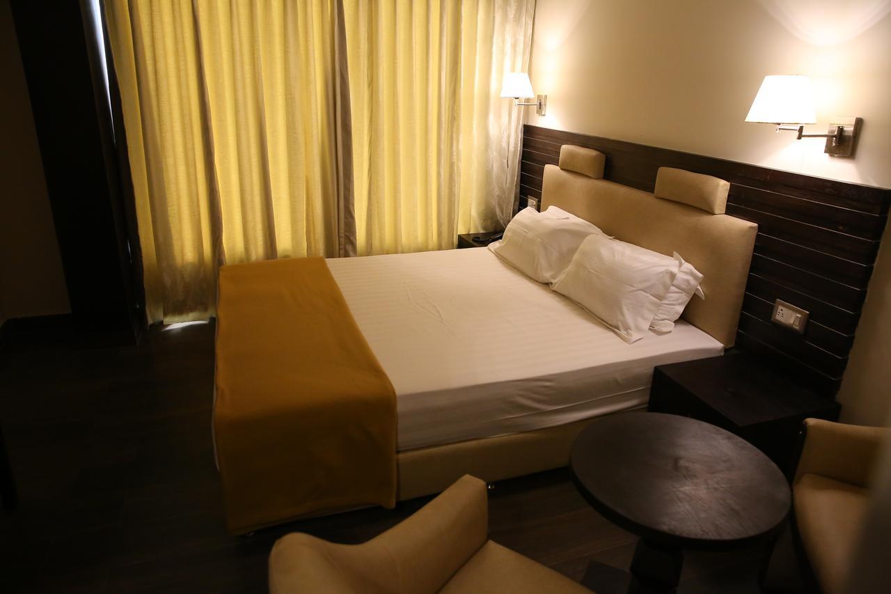 Hotel La Castle Chennai Extérieur photo