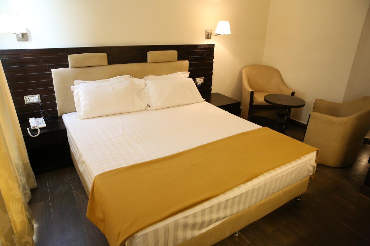 Hotel La Castle Chennai Extérieur photo