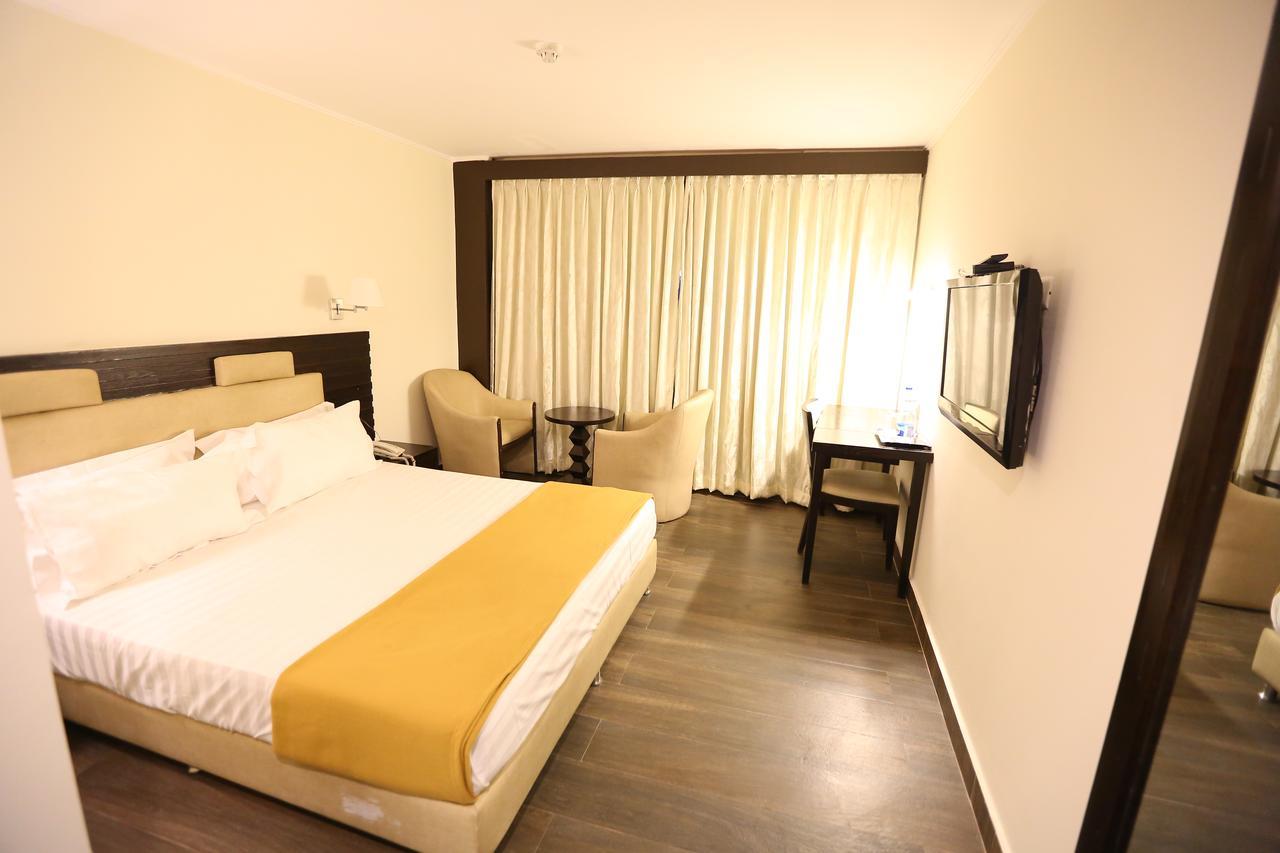 Hotel La Castle Chennai Extérieur photo